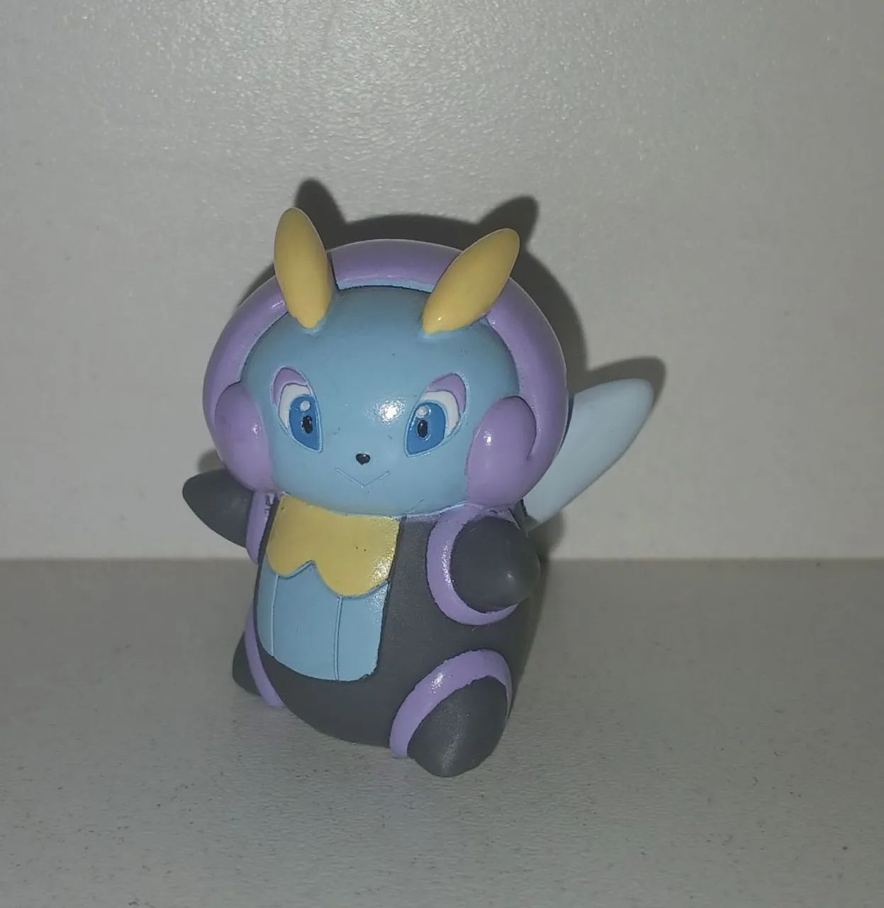 BONECO DEDOCHE MINIATURA POKEMON ILLUMISE