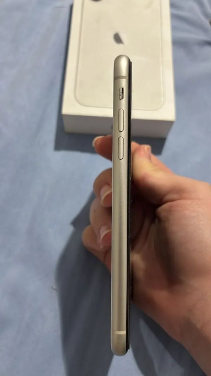 iPhone 11 64gb/ vida de 71% bateria/ branco na caixa - Celulares e