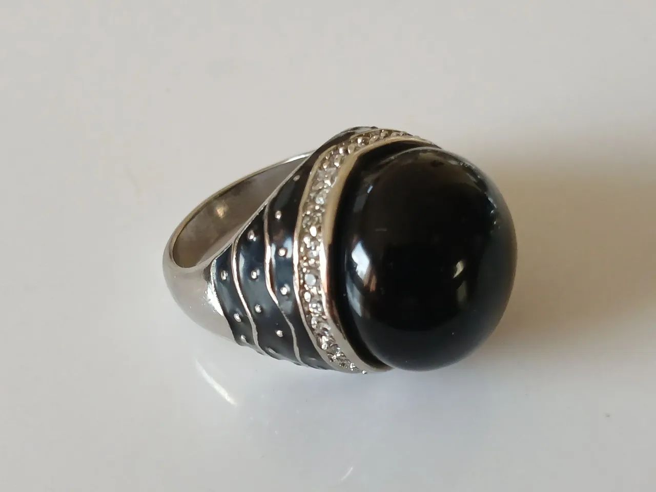Anel de luxo elegante, sofisticado. Presença notavel. 