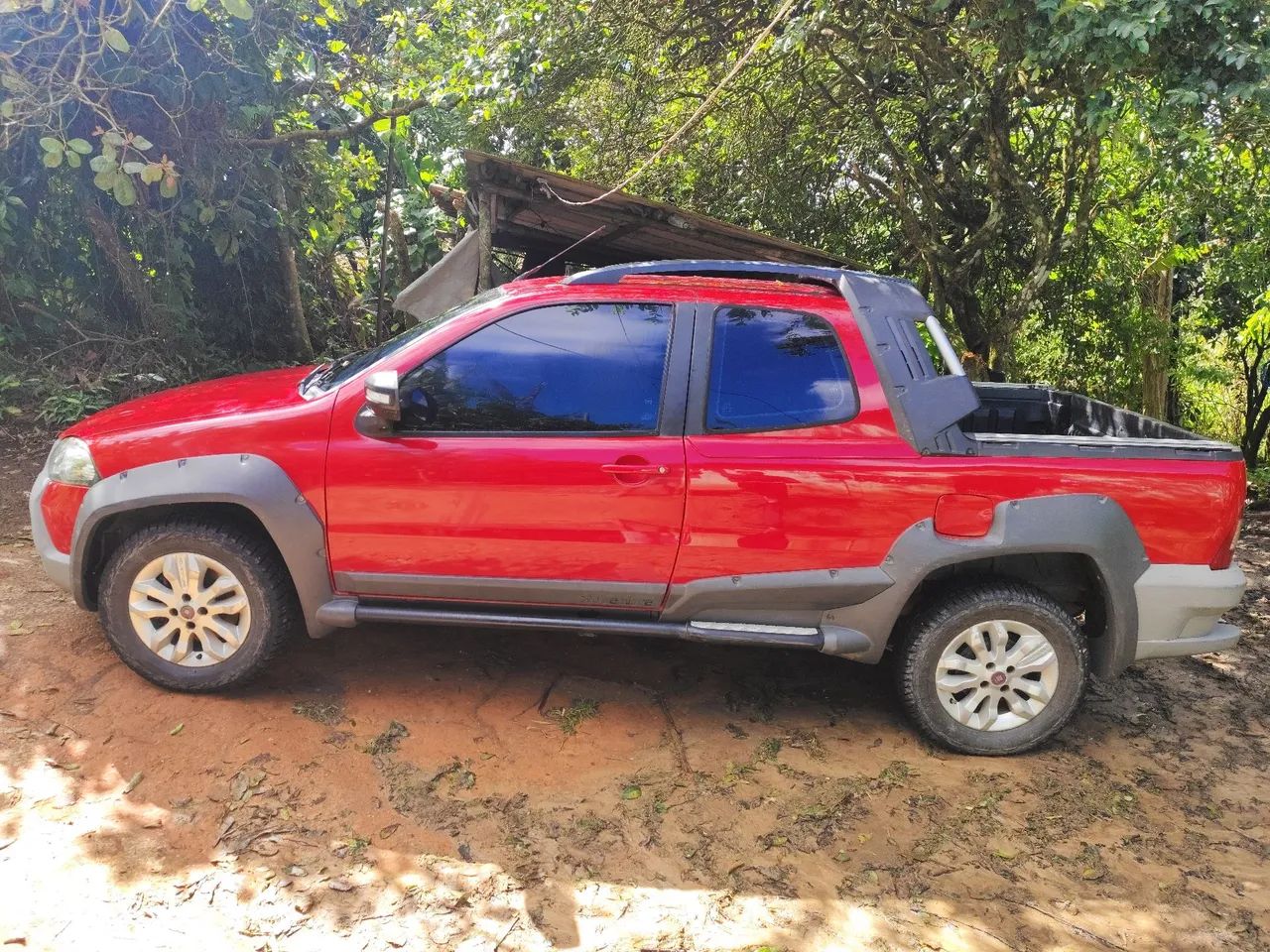Fiat Strada Adventure1.8/ 1.8 Locker Flex CD 2013 - Foto 2