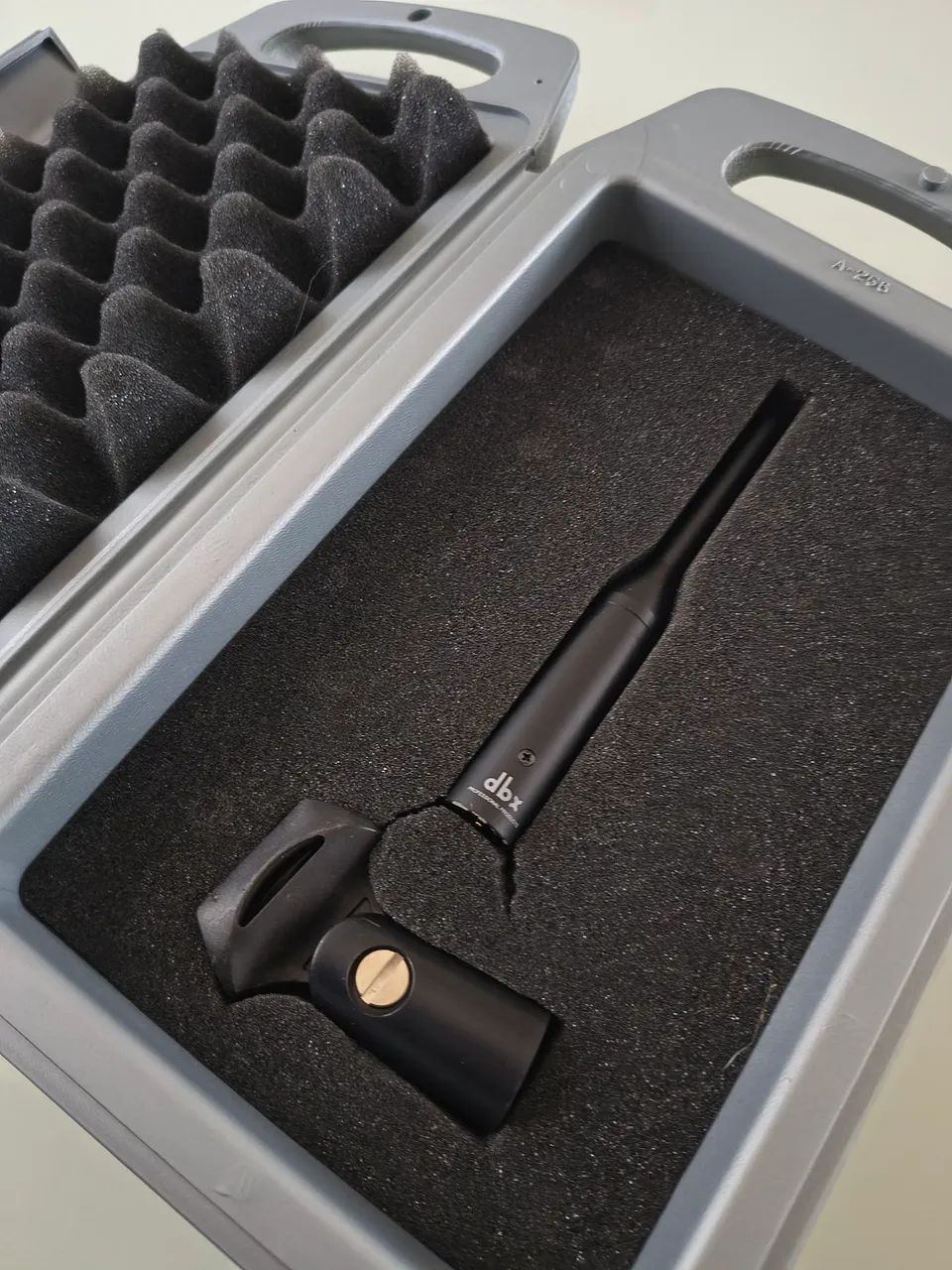 Microfone RTA DBX com case 