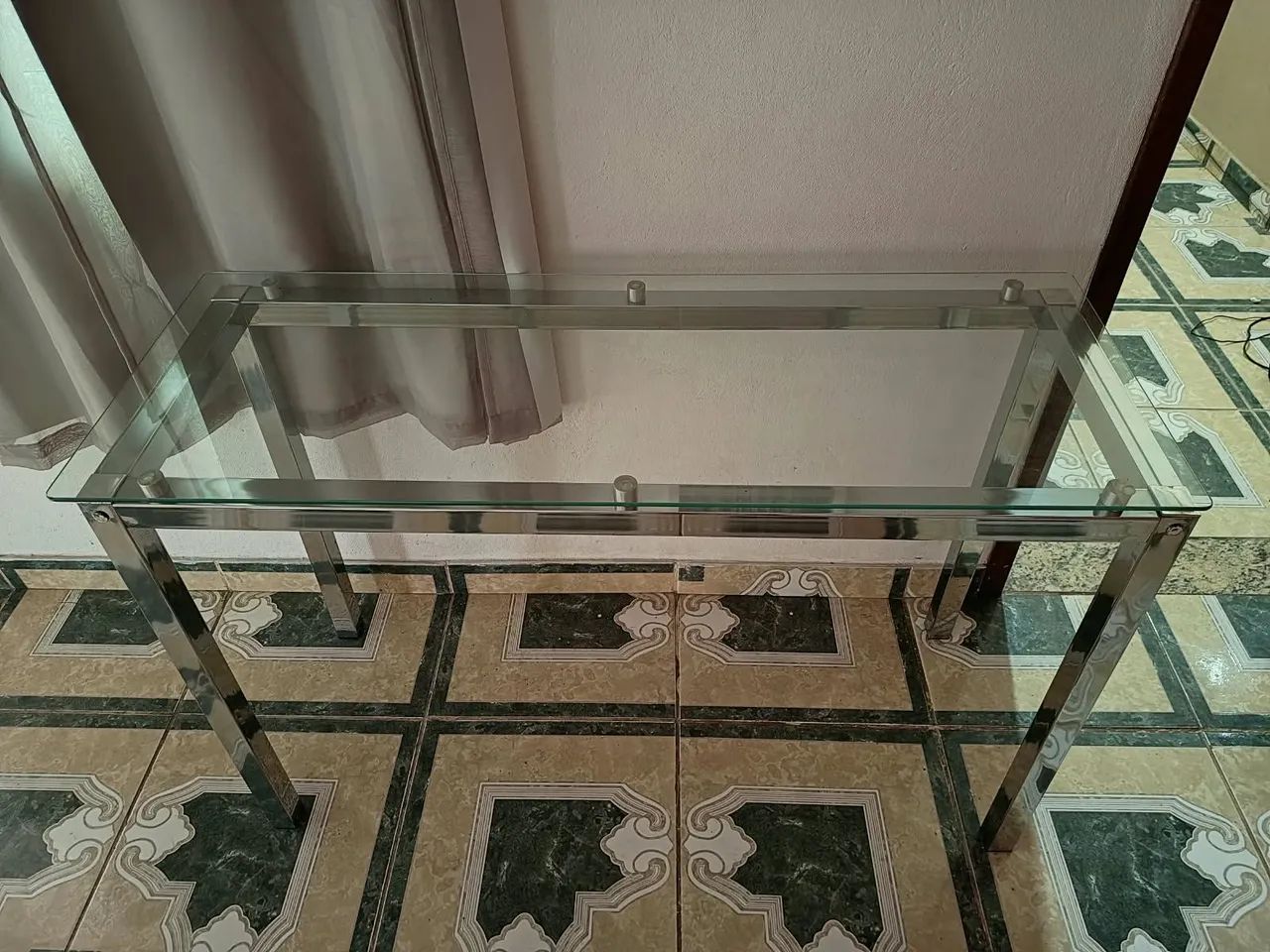 Mesa de ferro e vidro 