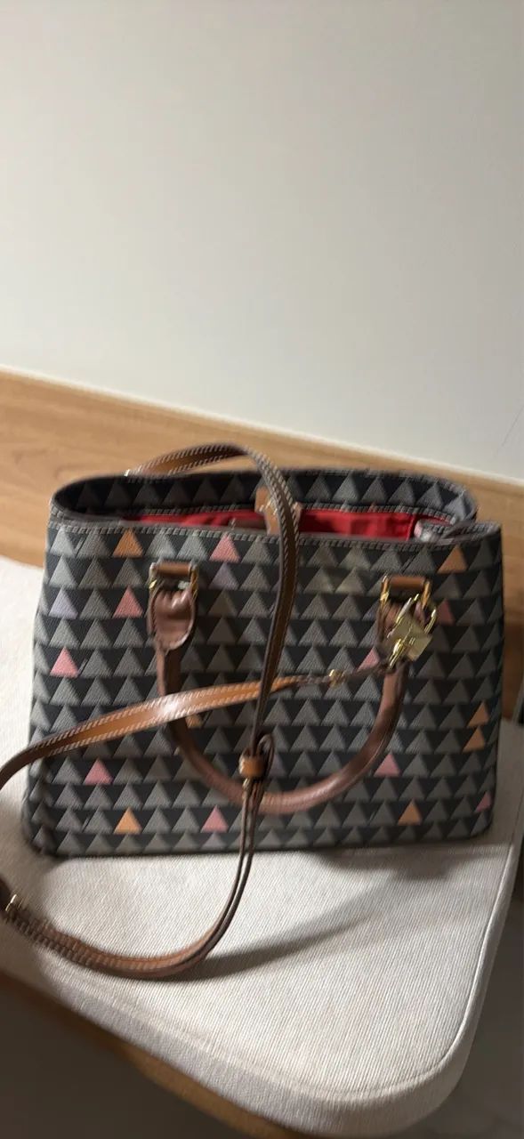 Bolsa Schütz TRiangle preta linda  - Foto 3