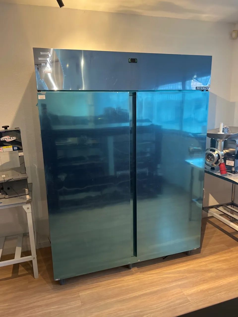 Câmara carnes - Refrigerada - 1,900 litros 