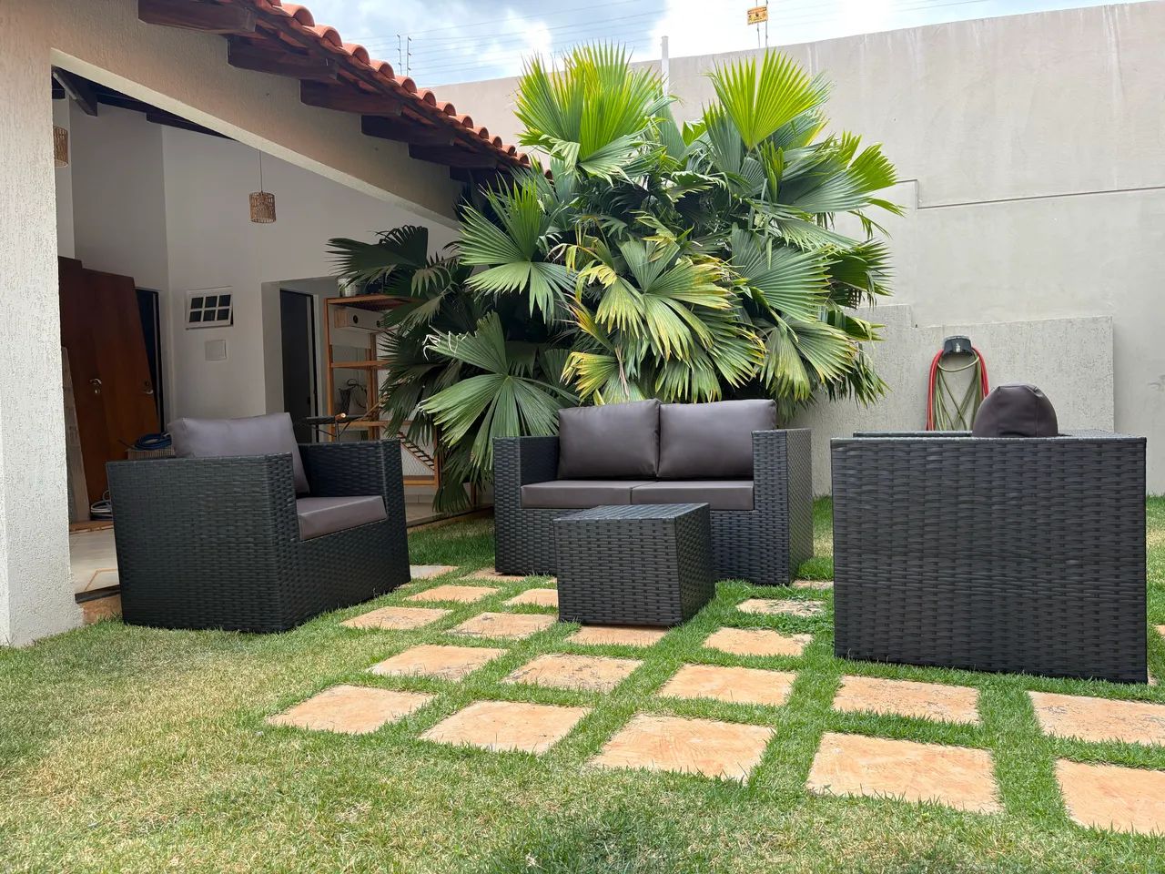 Jogo de sofá 2 lugares 2 poltrona 1 mesa de centro  - Foto 3
