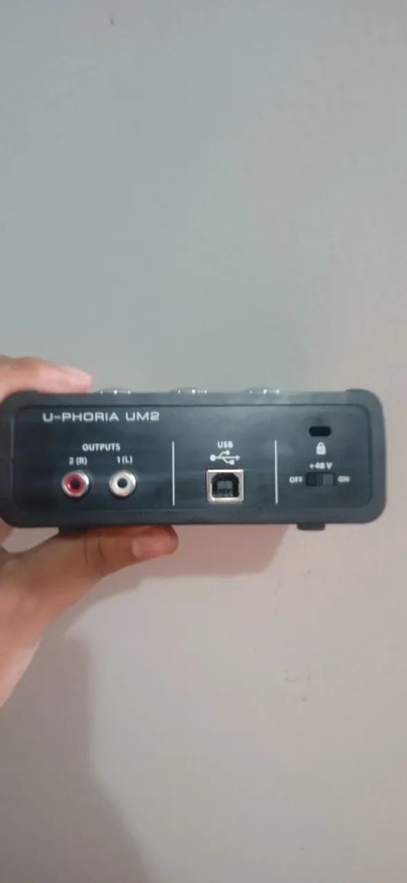 Interface de áudio Behringer um2 - Foto 3