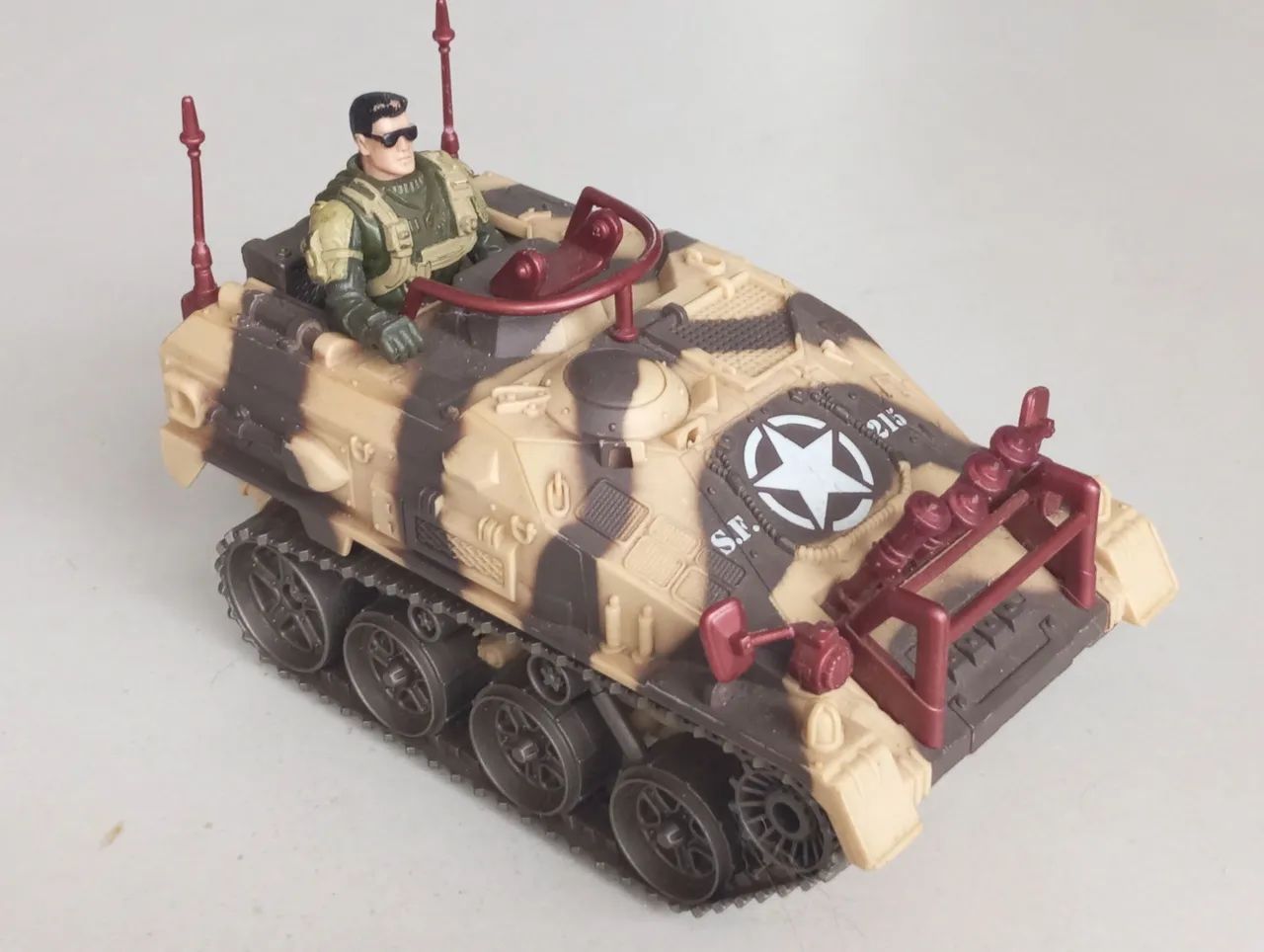 Chap Mei - Tanque e soldado