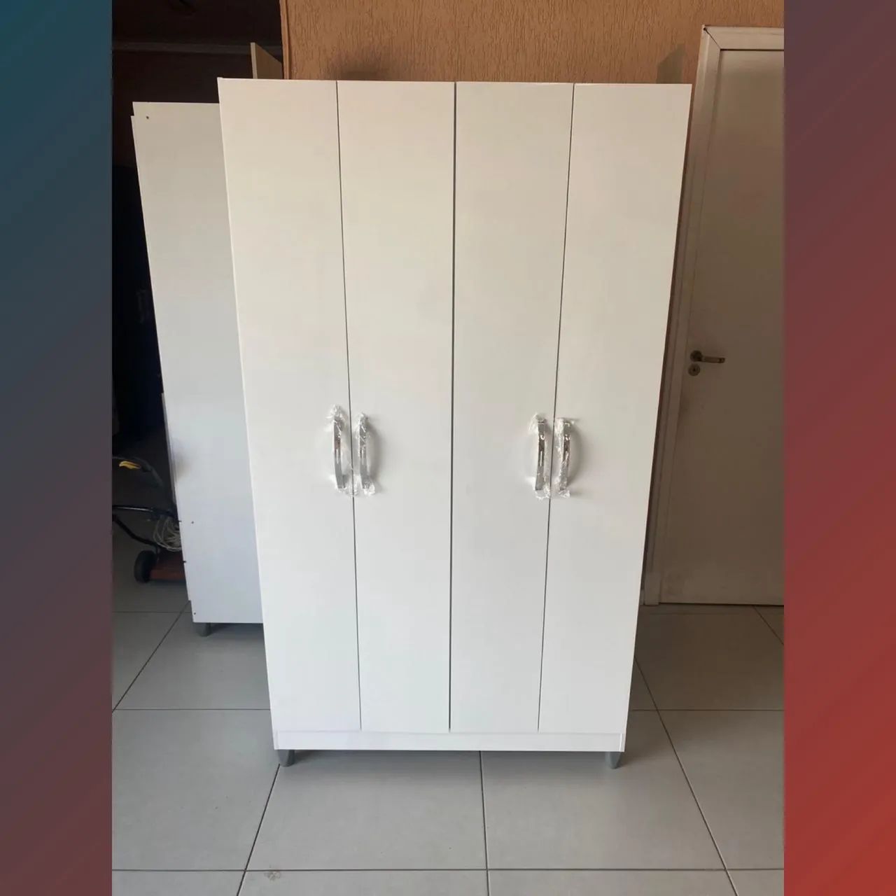 Armario multiuso com prateleiras - entrego 