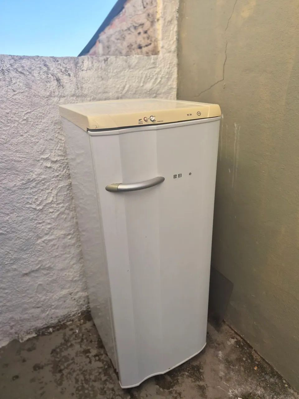 Geladeira Electrolux 240l - Foto 4