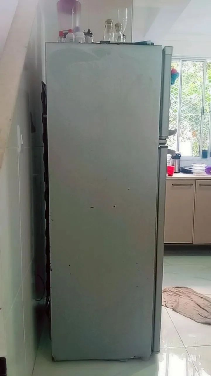 Geladeira, Frost bivolt em otimo estado, refrigera muito bem. - Foto 2