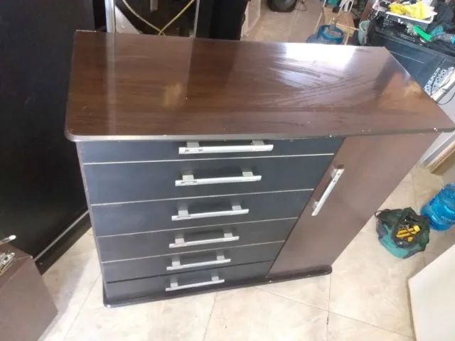 cômoda de MDF semi-nova  