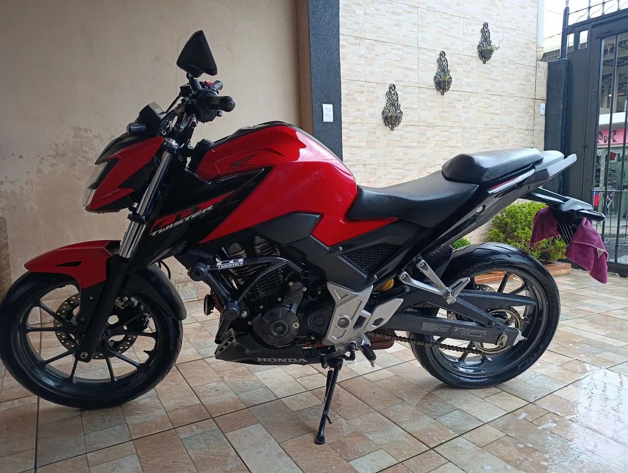 CB300Twister