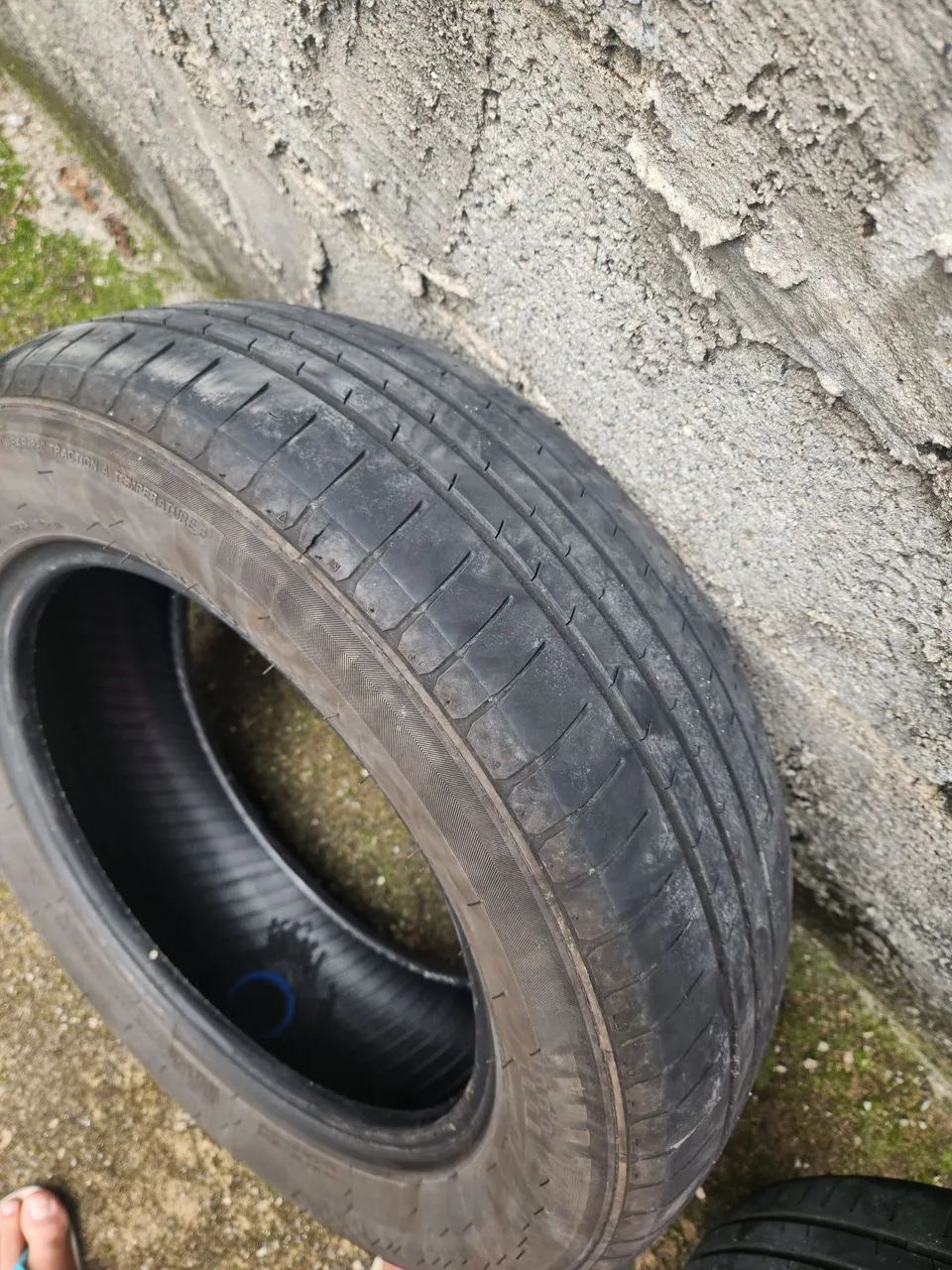 Vendo 02 pneus meia vida  185/ 65R 88 H Auto green.  - Foto 6