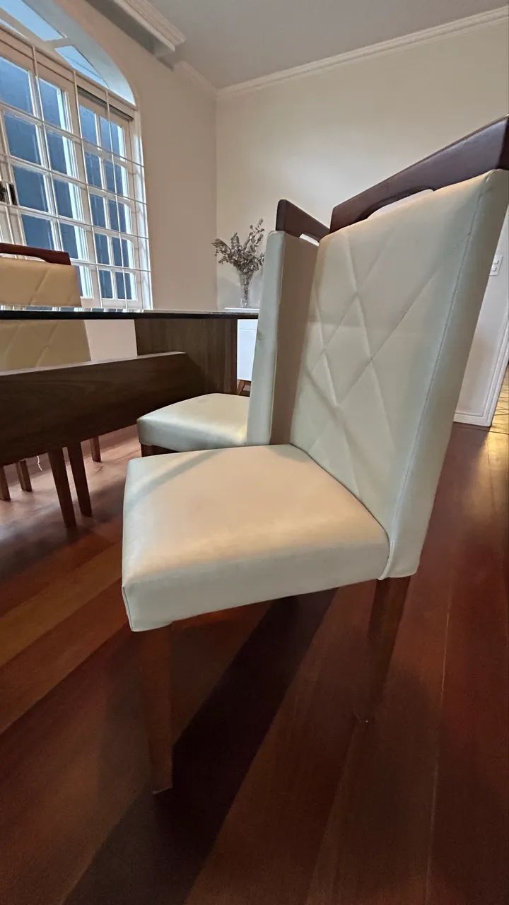 4 cadeiras e mesa 