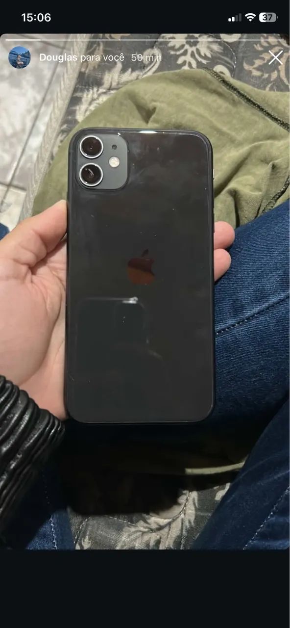 iPhone 11 semi novo 
