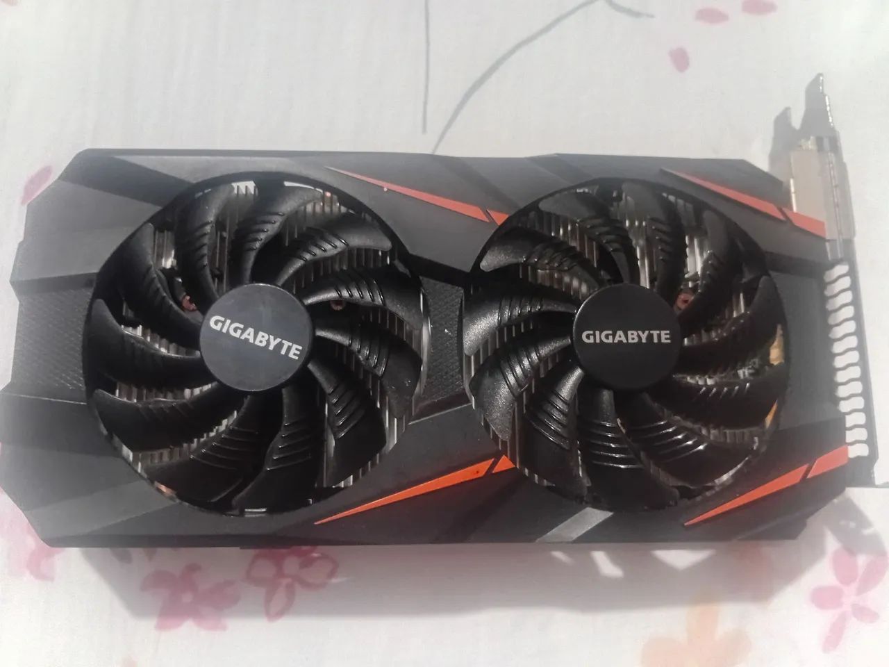 VENDO PLACA DE VÍDEO USADO.  QUANDO FOI RETIRADO ESTAVA FUNCIONANDO PERFEITAMENTE. 
