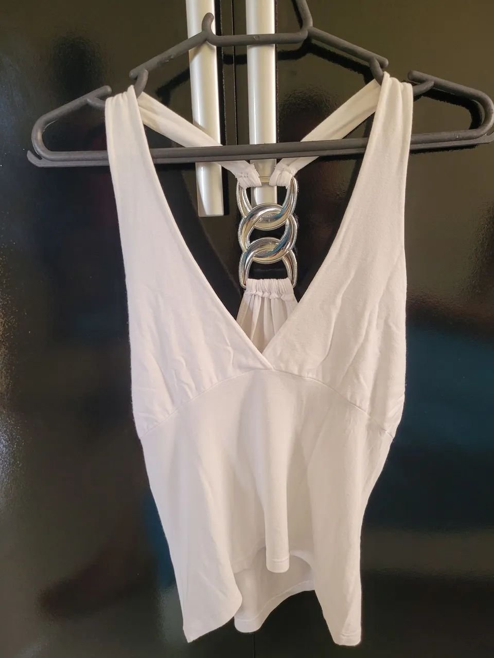 3 Blusas brancas + 1 estampada + 1 listrada - Tamanho P - Foto 3