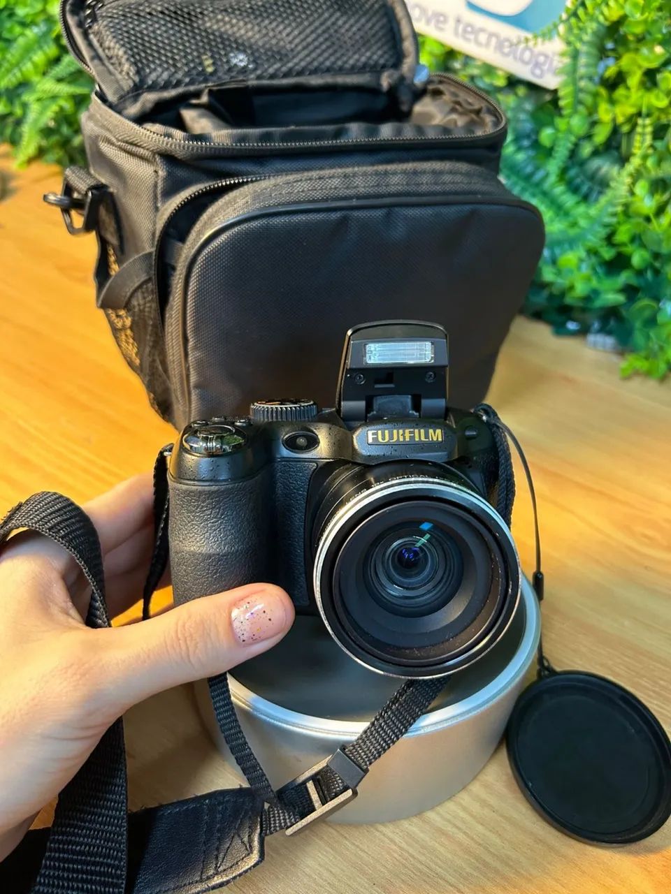Câmera fotográfica Fujifilm FinePix S  14 MP  Acompanha pilhas recarregáveis 