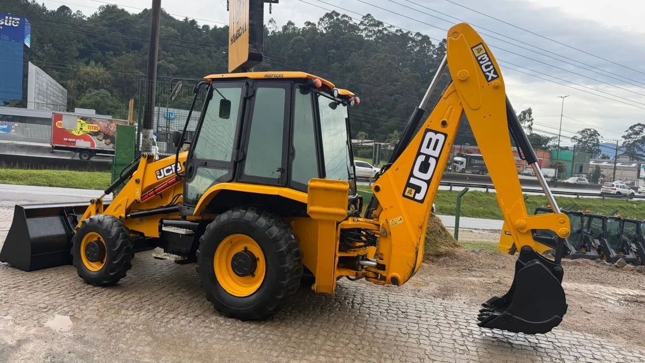 Retroescavadeira Jcb 3cx  