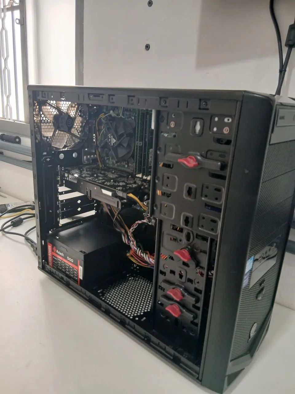 Vendo computador para jogos leves e tarefas intermediarias