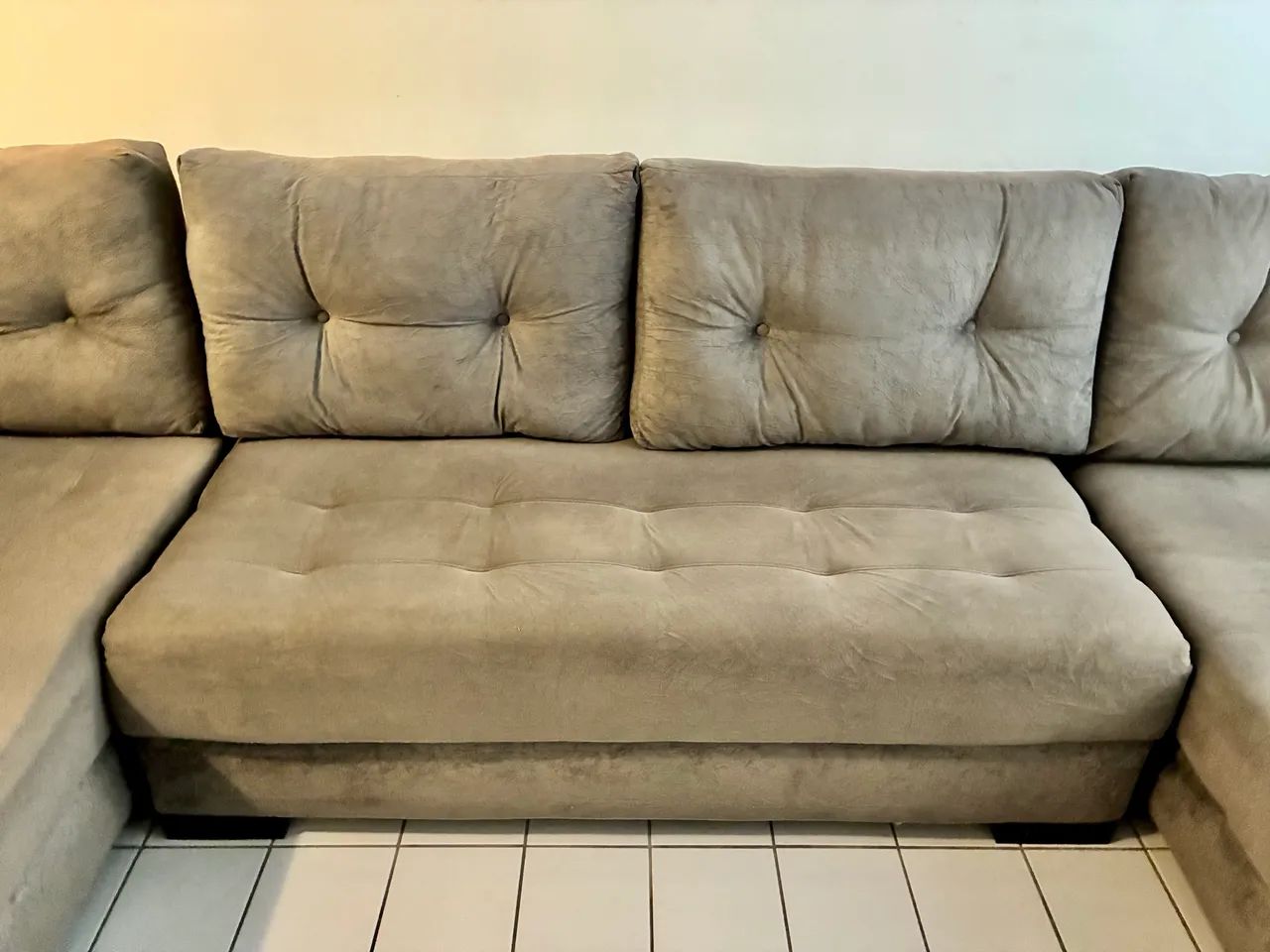 Sofá Grande em L com Chaise - Confortável e Espaçoso - Foto 4