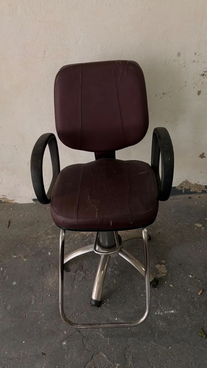 Vendo Cadeira Hidráulica Profissional para Salão - Funcionando - Foto 3