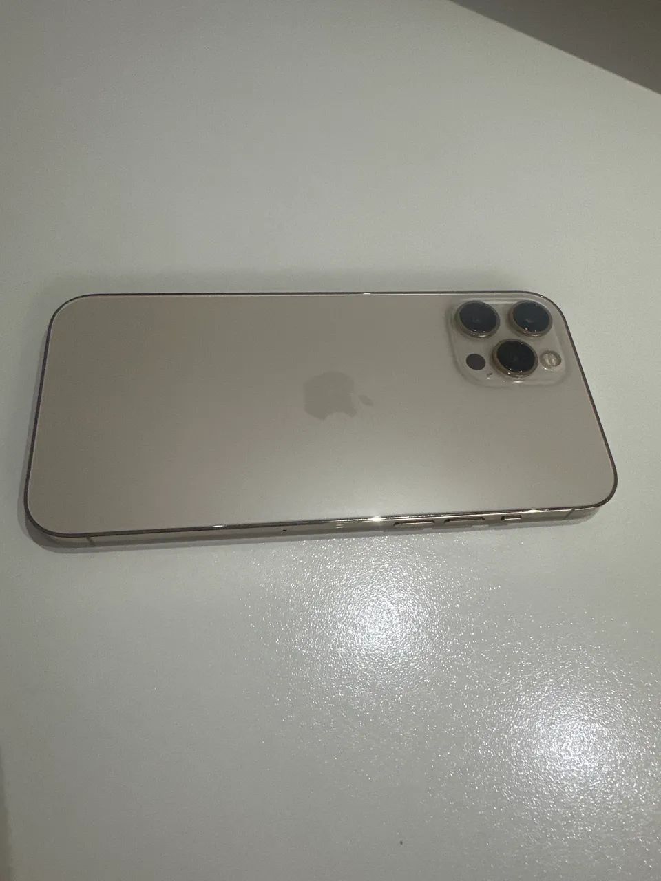 Vendo  iPhone 12 Pro Max  dourado bem conservado   - Foto 2