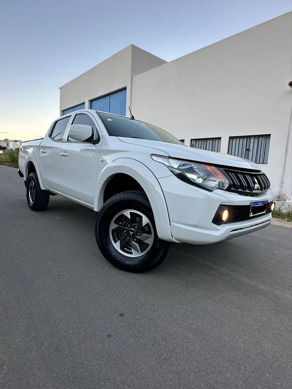 Mitsubishi L200 2023