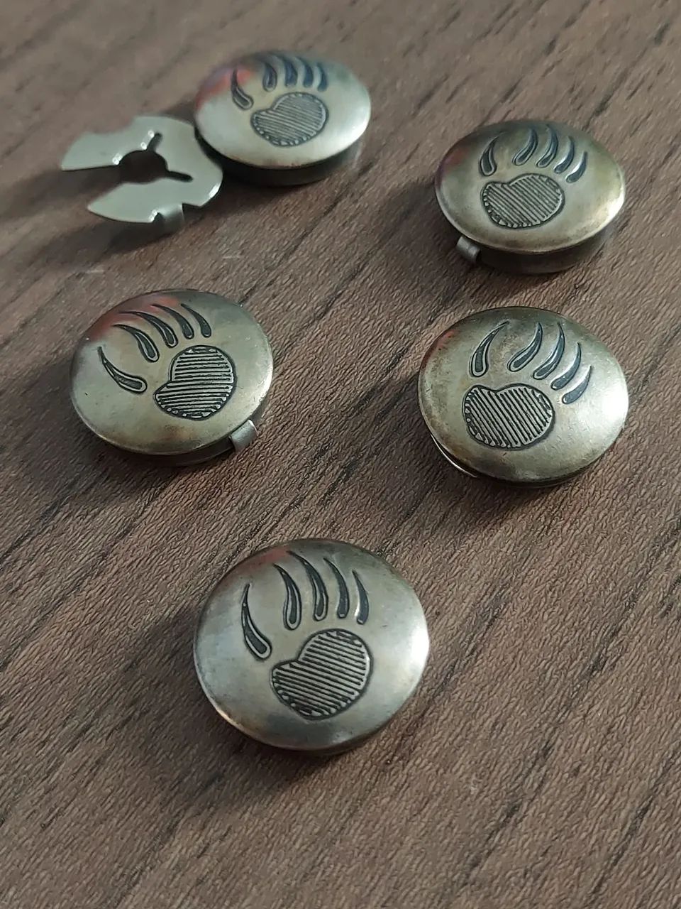 5 Abotoaduras, Capas de botão de metal com design de garra de urso.  - Foto 3