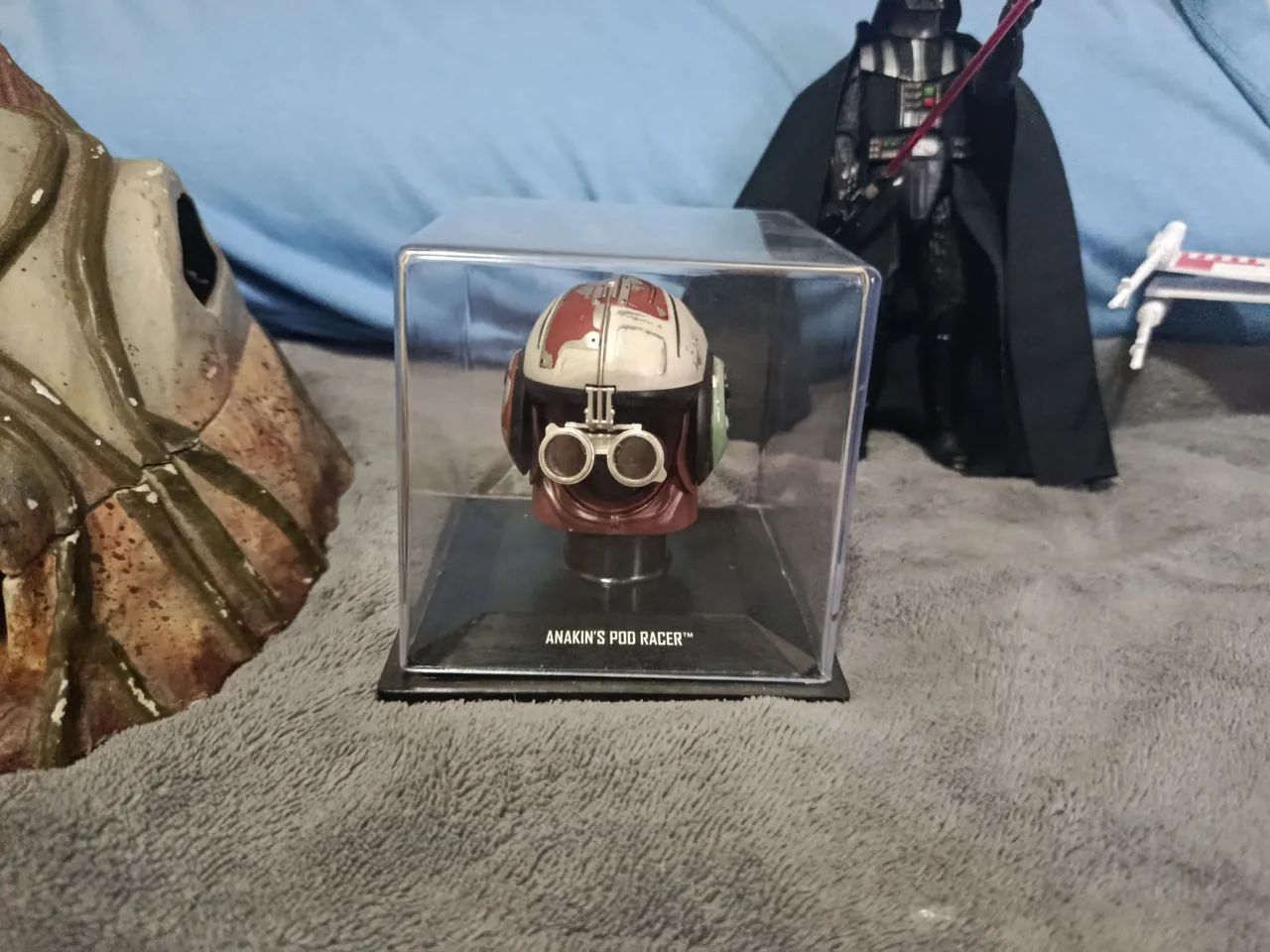 bonecos de star Wars e cenário,nave, capacete  - Foto 4
