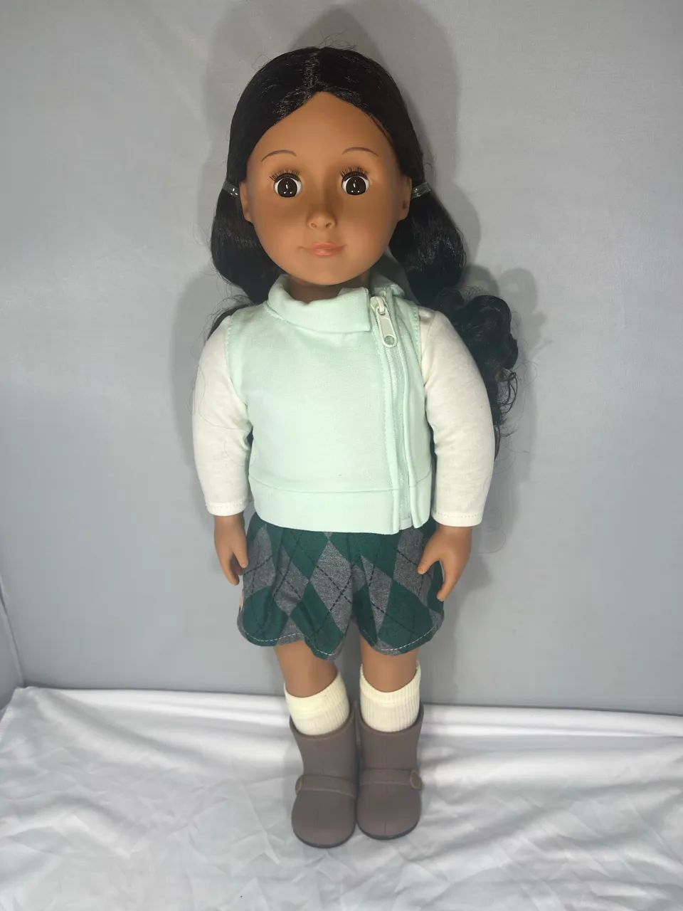 Boneca Our Generation April Linda