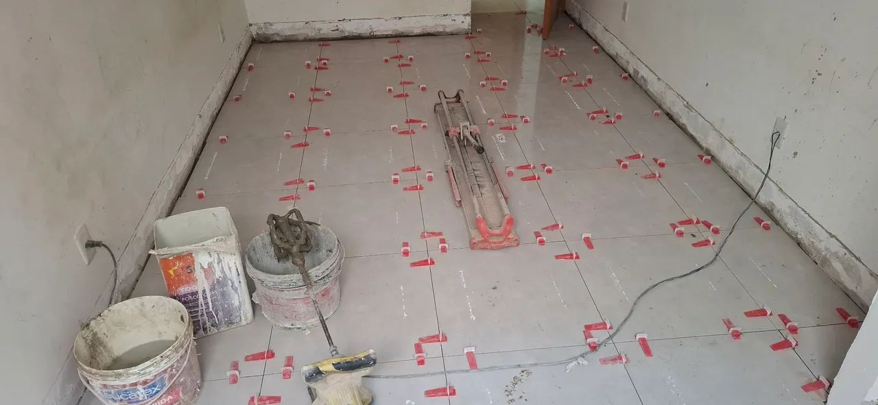 Pedreiro acabador e construtor 