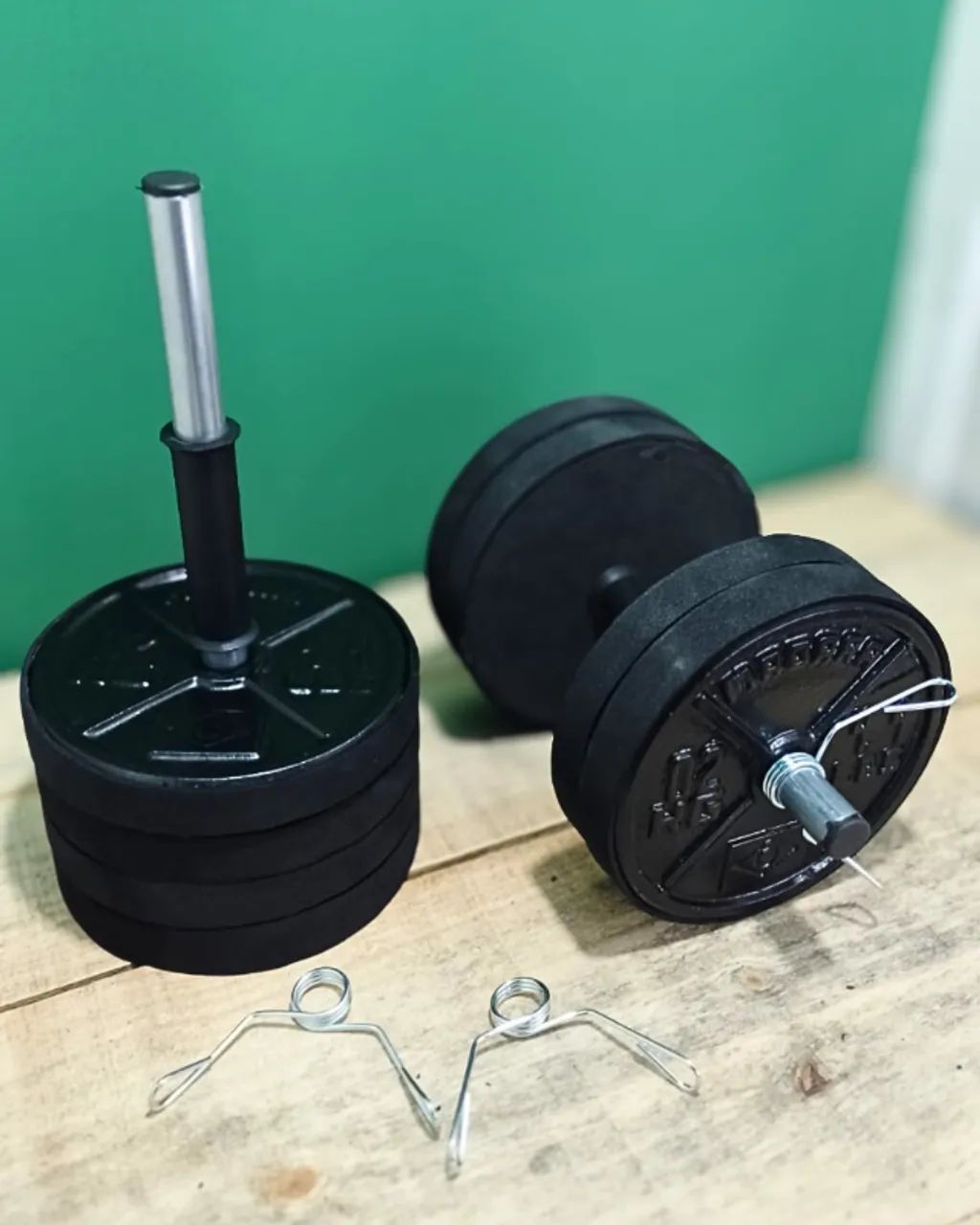 PAR DE HALTERES DE 8KG COM ANILHAS DE CONCRETO