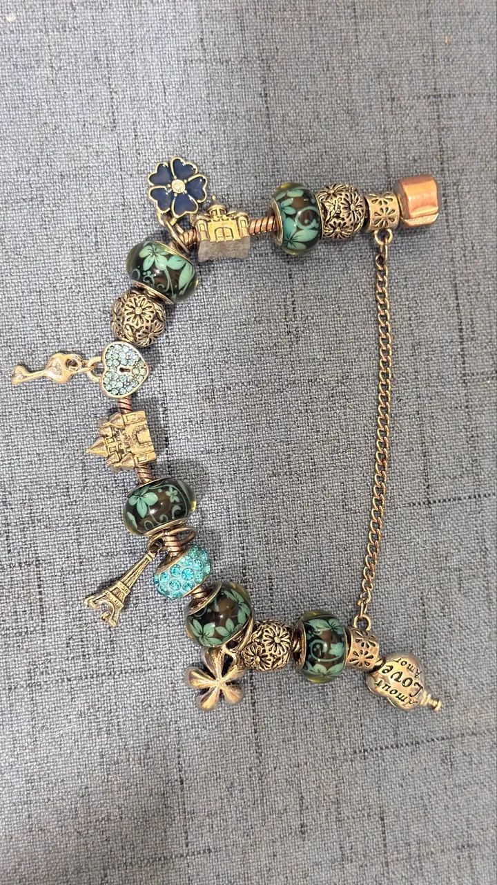 Pulseira com 4 berloque com numeração de prata 