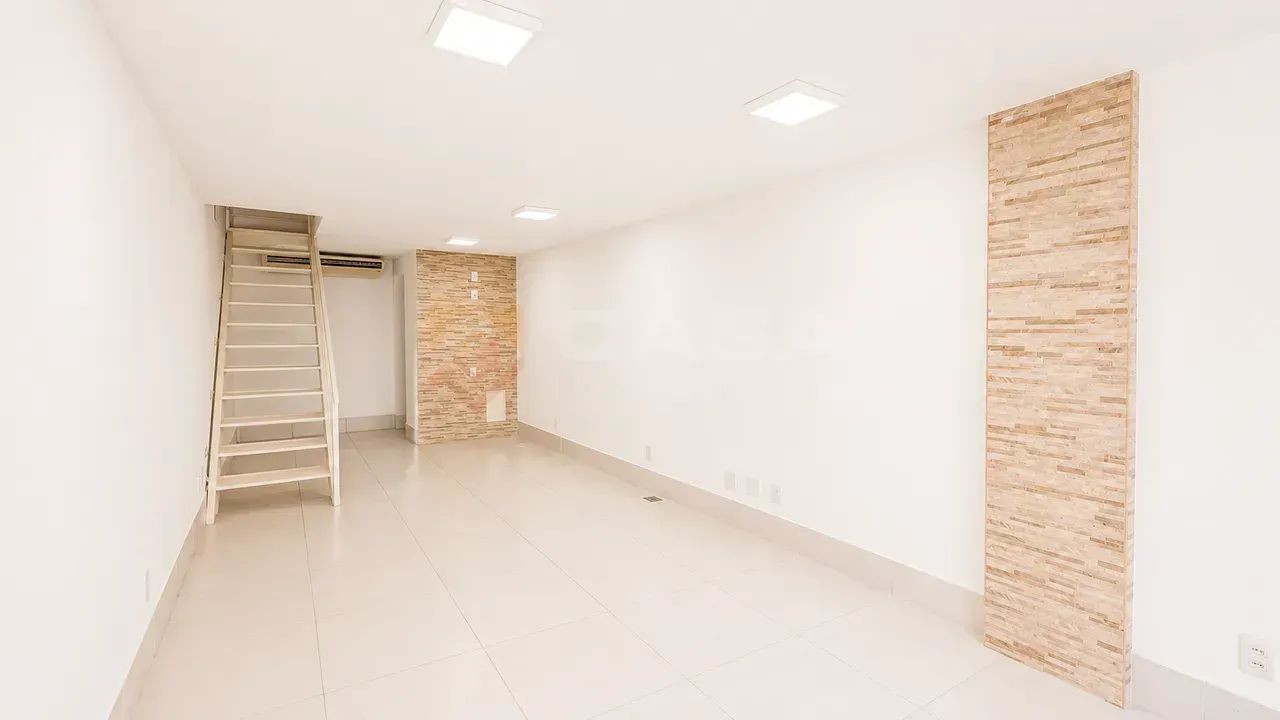 Prédio/Edifício inteiro com 2 quartos, 1 vaga, 52 m²  Loja Comercial com Mezanino à Venda