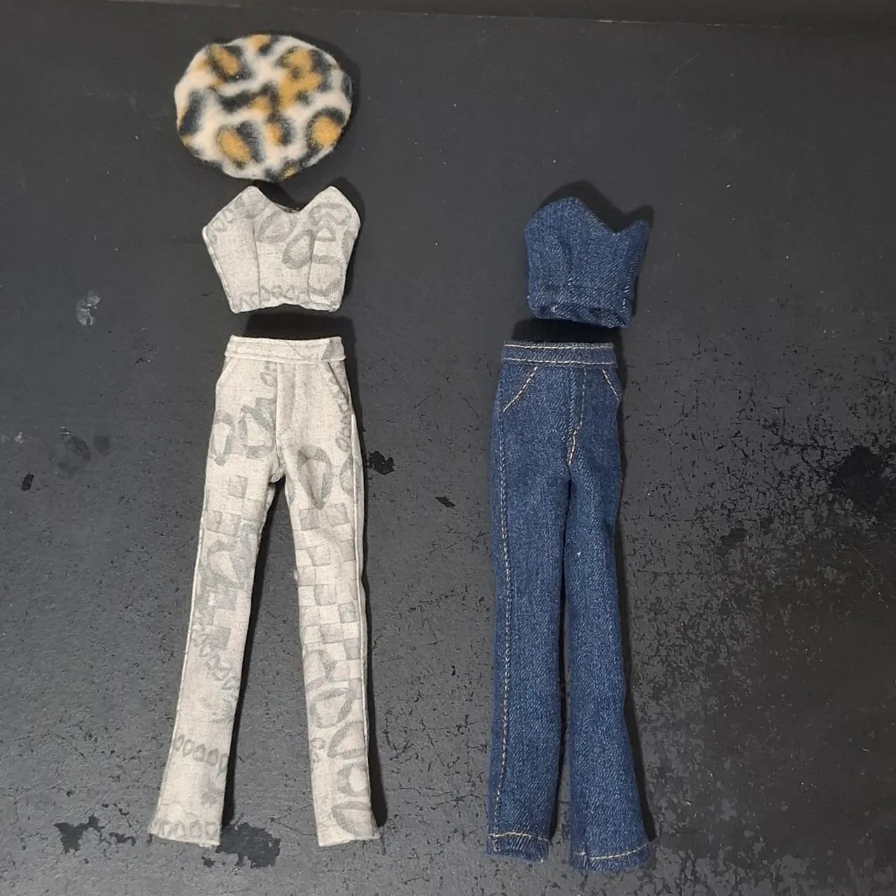Lote Roupas Boneca Barbie, Blusas e Calças - Foto 2