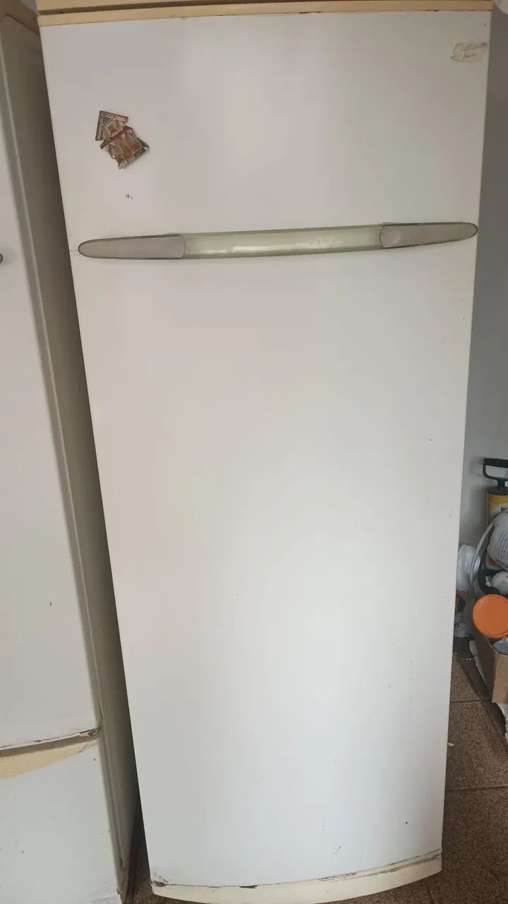 Conjunto Freezer Brastemp e Geladeira Brastemp.