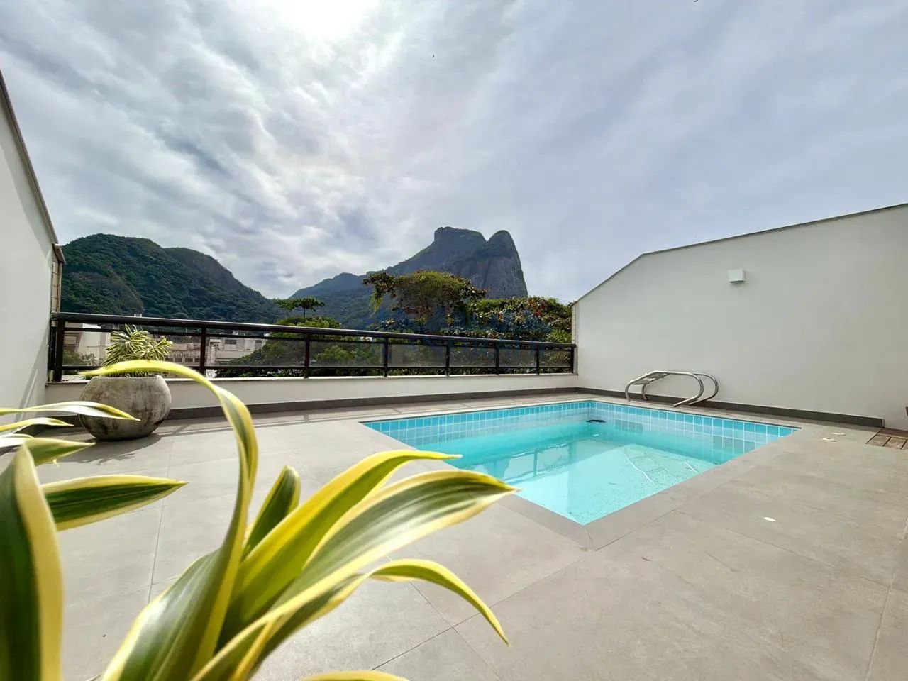 Jardim Oceânico  Cobertura Duplex 332 m² | 3 Suítes | Vista Pedra da Gávea | Piscina | 3 V 2