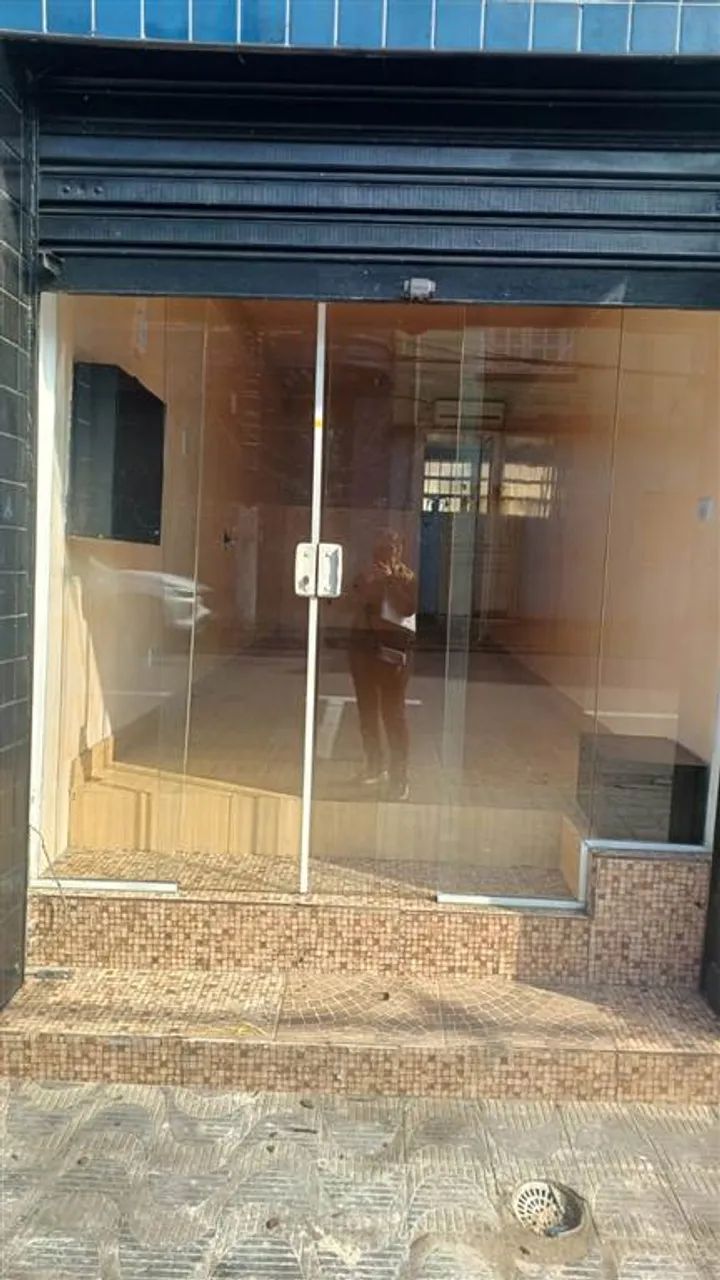 LOJA COMERCIAL COM BANHEIRO E AR CONDICIONADO NO CENTRO DE SÃO VICENTE - Foto 3