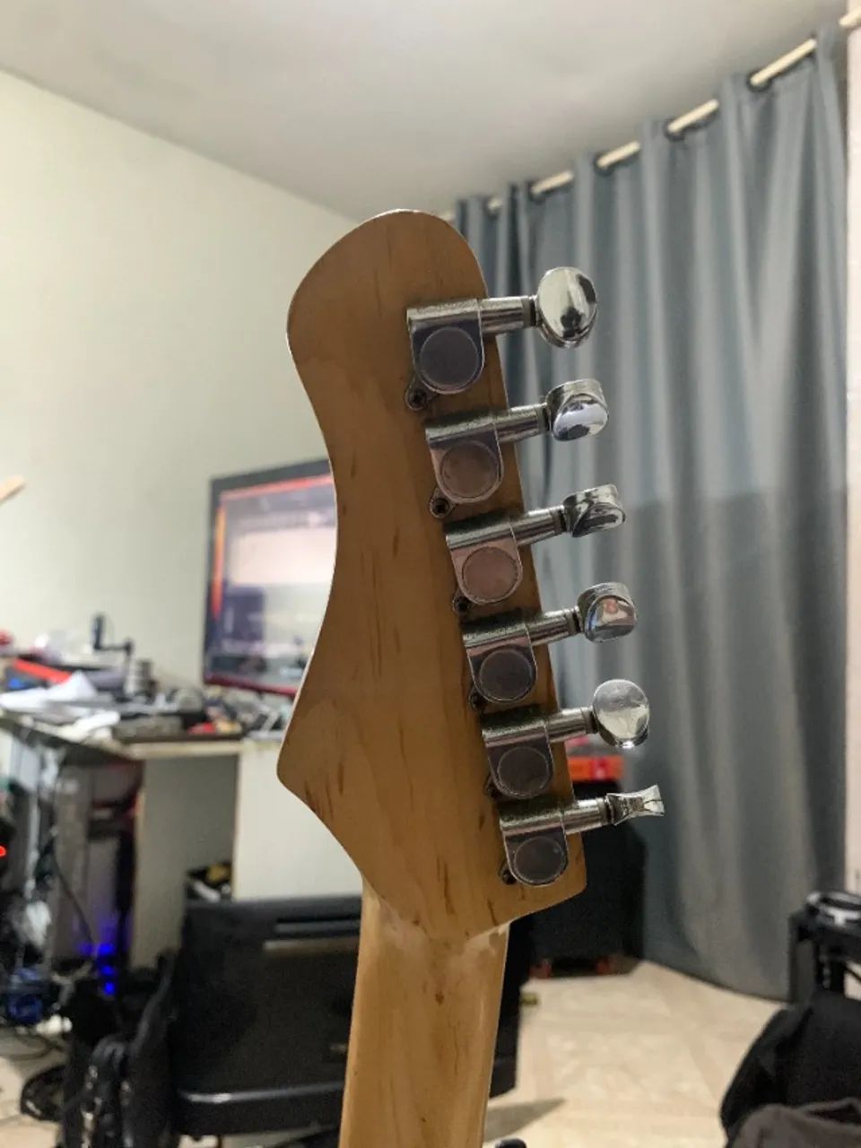 Guitarra Dolphin Strato C/ Cap. Malagoli - Foto 2