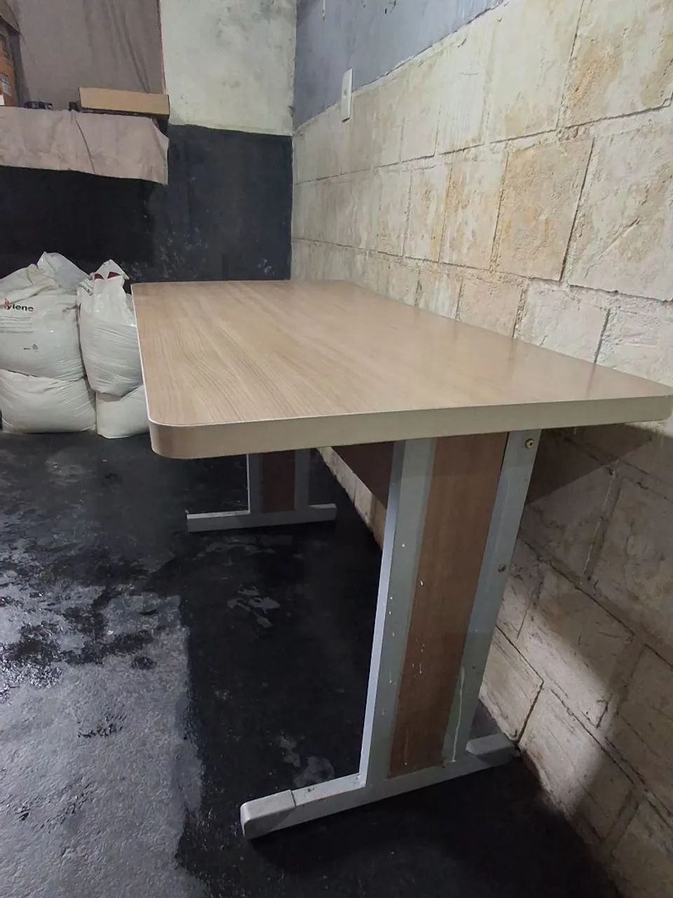 Mesa de escritório em bom estado  - Foto 5