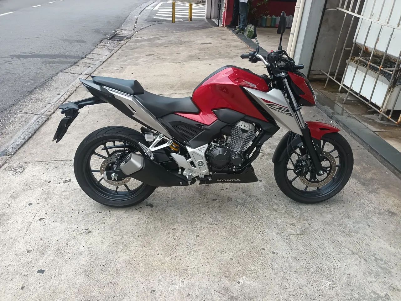 Twister cb 300f