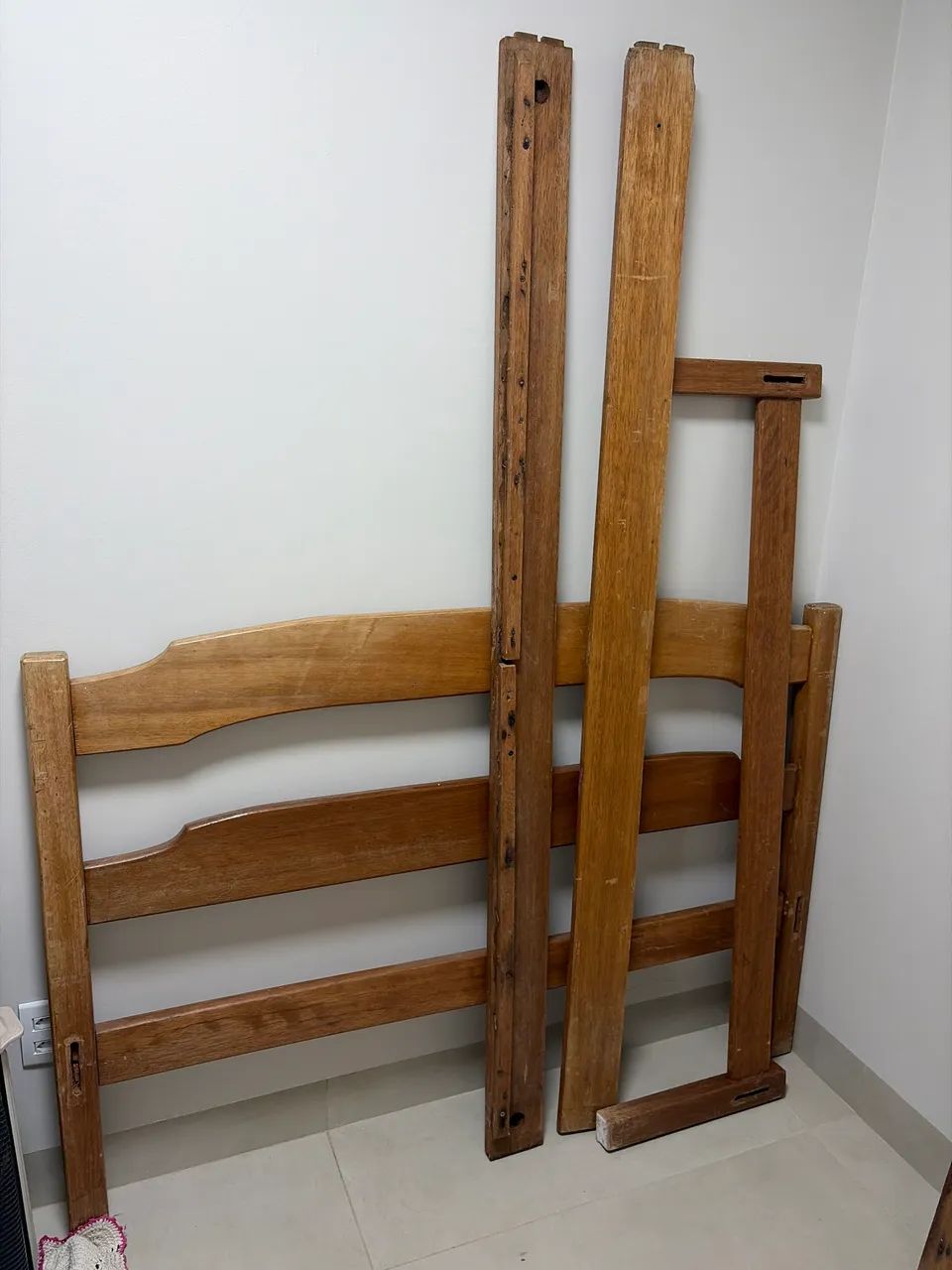 Cama de madeira