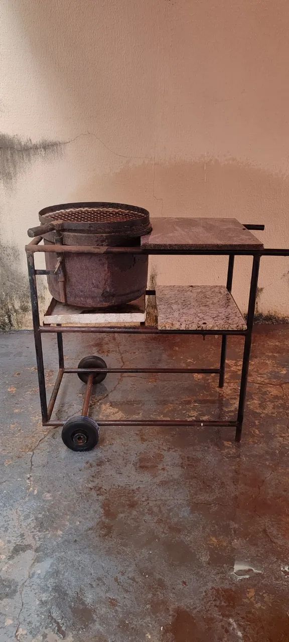 Churrasqueira Móvel de Roda de Caminhão com Bancada de Mármore