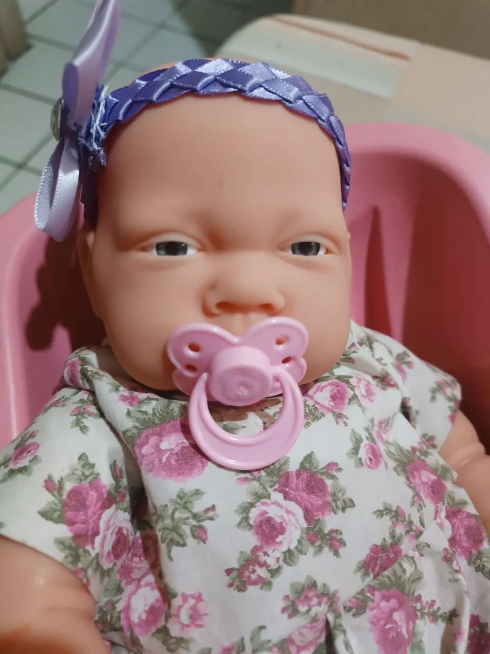 Boneca tipo reborn mais cesto Moisés 45cm aproximadamente  - Foto 3