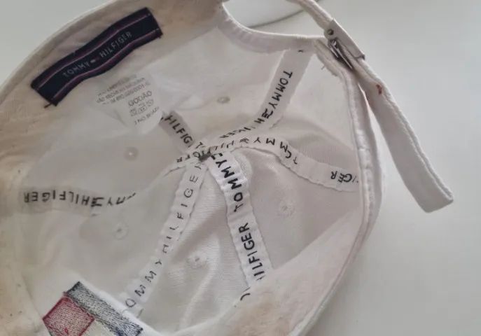 Bone branco com letreiro na aba tommy hilfiger - Foto 3