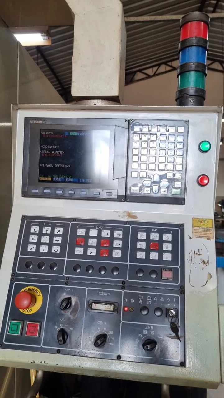 Centro de usinagem SINITRON VMC 1500
