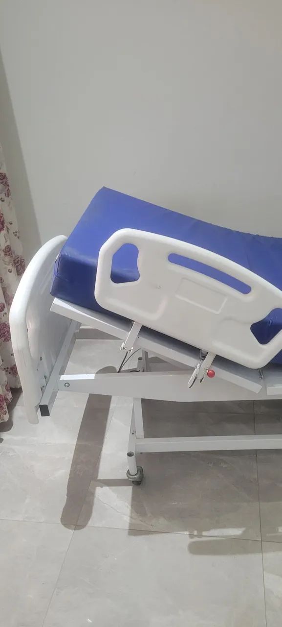 Cama hospitalar motorizada 
