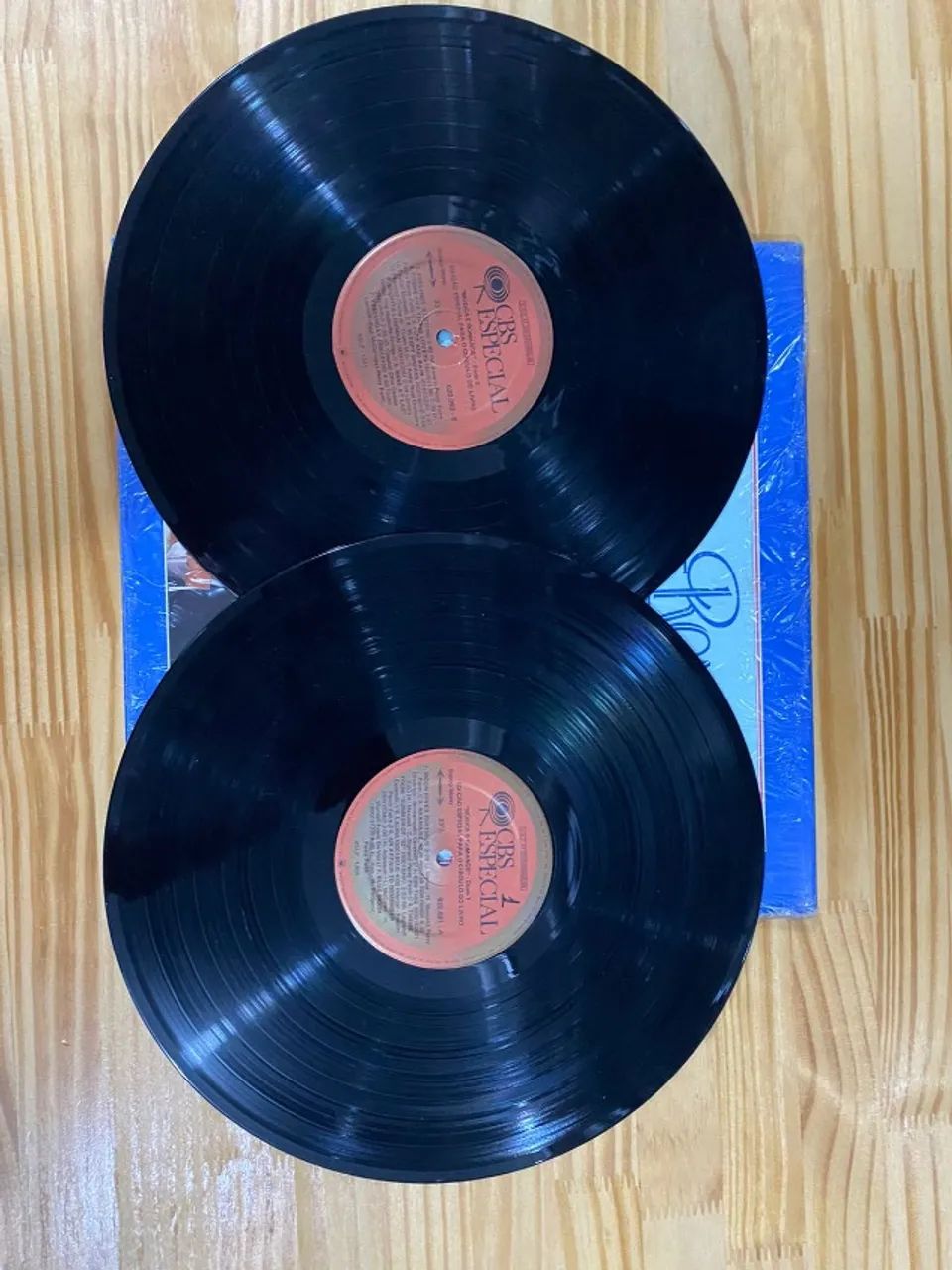 2 Discos Vinil Música E Romance. Anos 70. Ótimo Estado! - Foto 2