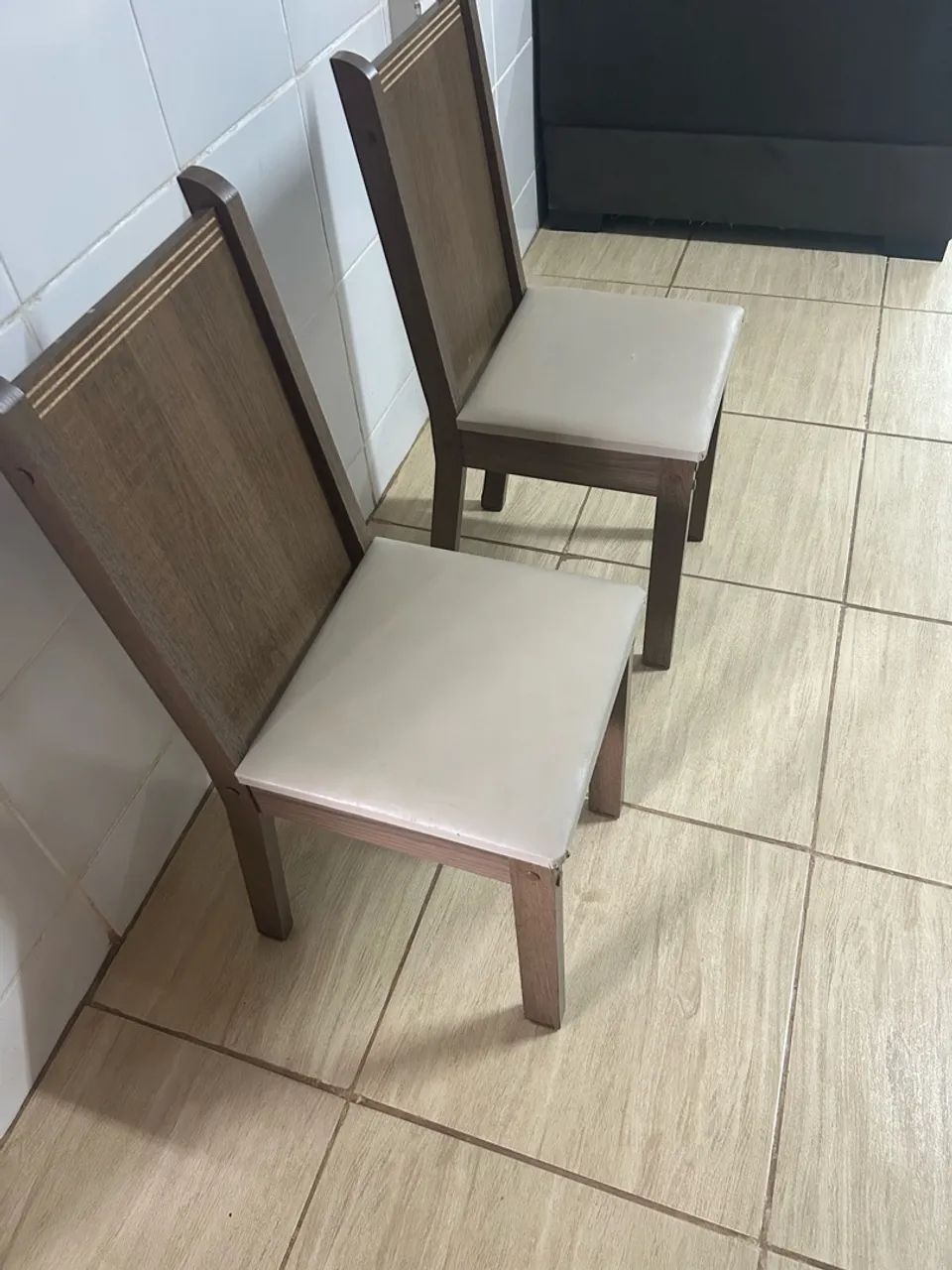 Mesa com 8 cadeiras 